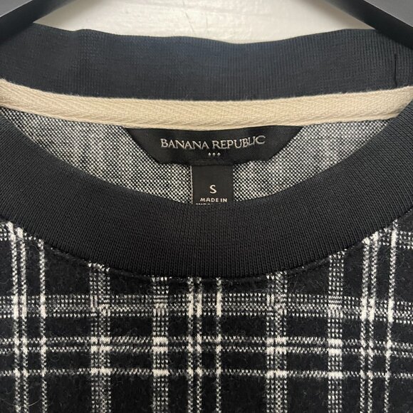 Banana Republic Men’s Black & White Check Pullover Sweater - Picture 2 of 3